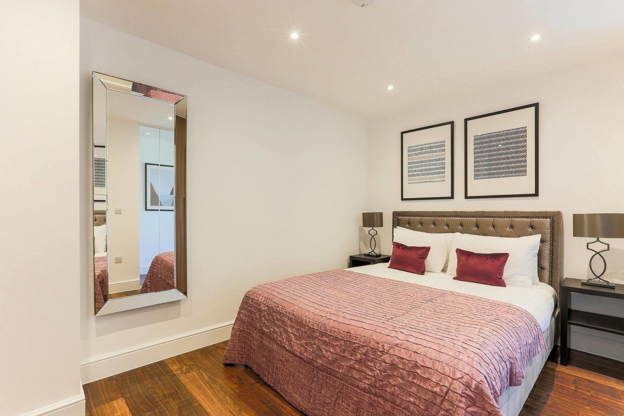 Swiss Cottage One London Luaran gambar